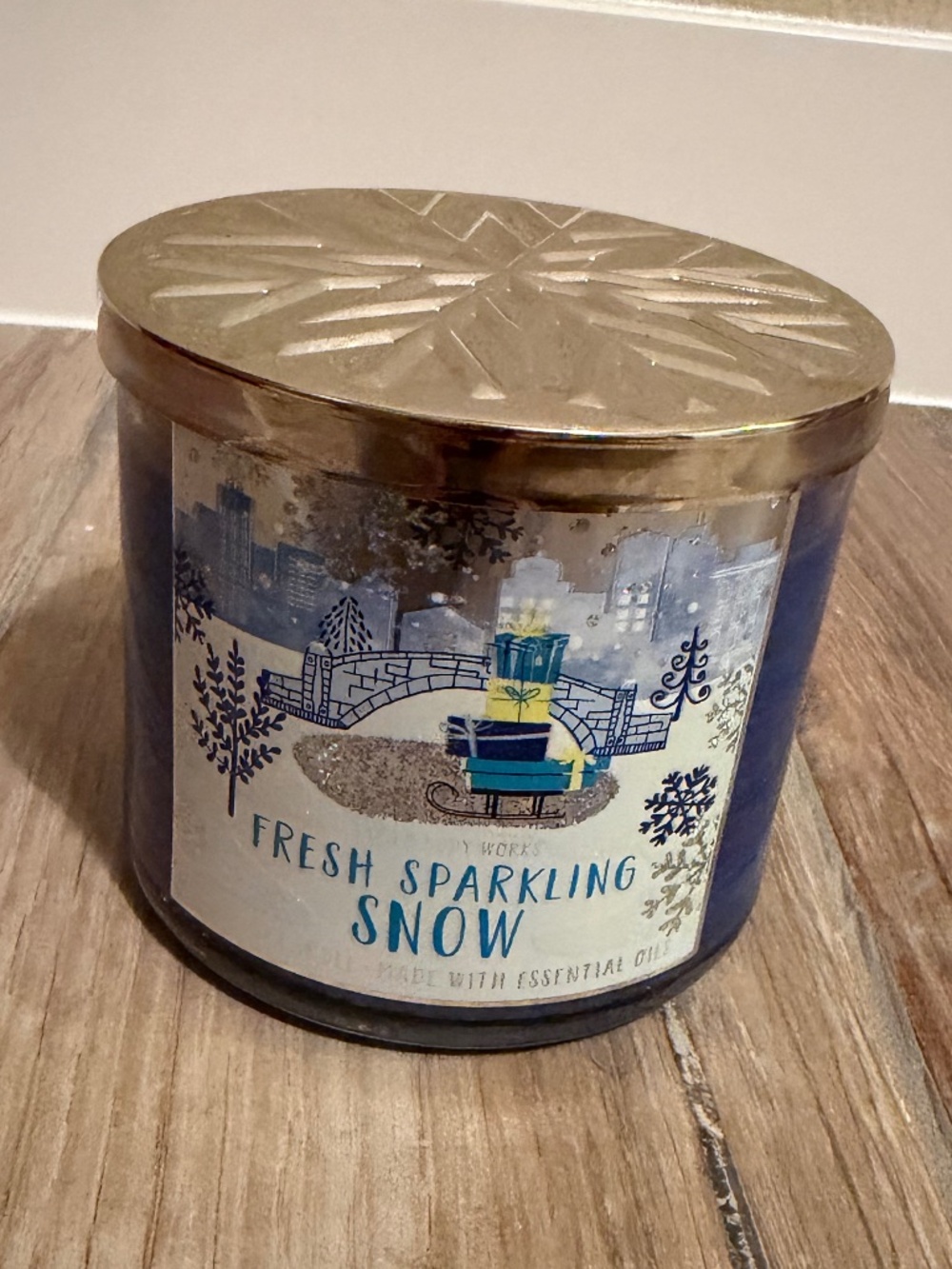 NWT Bath and Body candle- Fresh Sparkling Snow